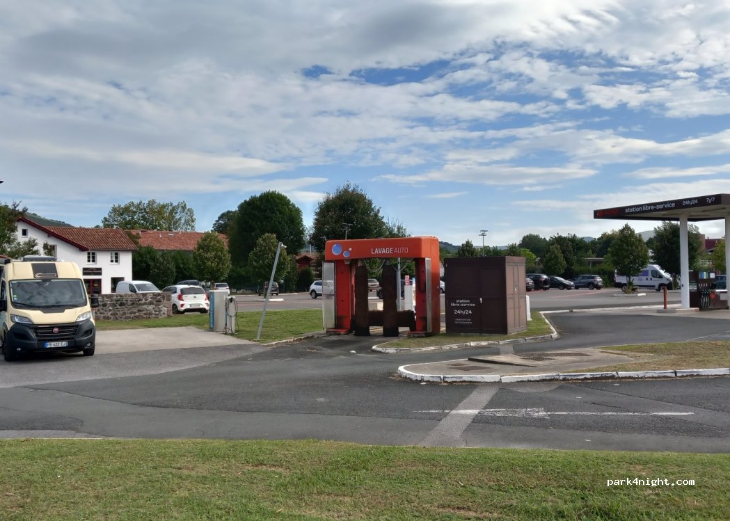 (64220) Saint-Jean-Pied-de-Port - 20 Avenue du Jai Alai — foto 2
