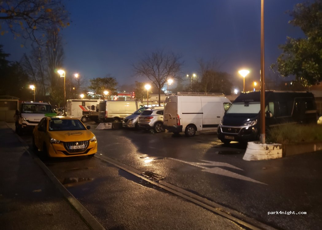 (69570) Dardilly - Place de la Porte de Lyon — foto 2