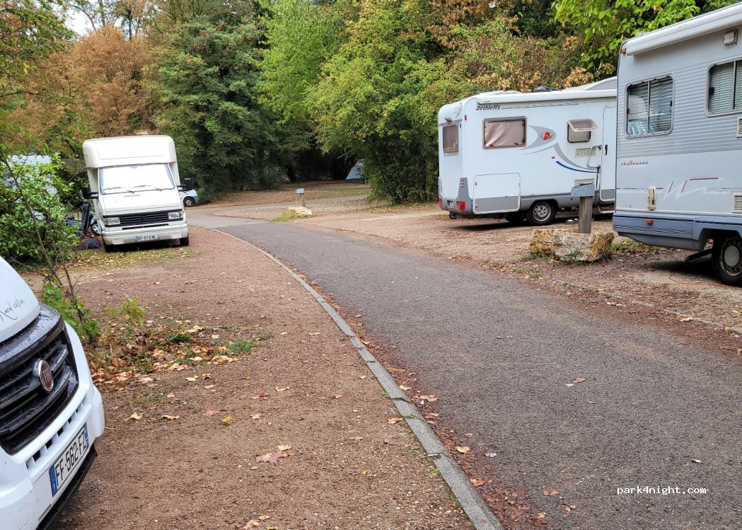 (69570) Dardilly - Place de la Porte de Lyon — foto 3