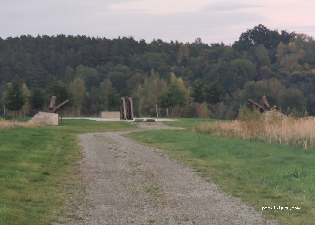 (471 28) Hamr na Jezeře - — foto 3