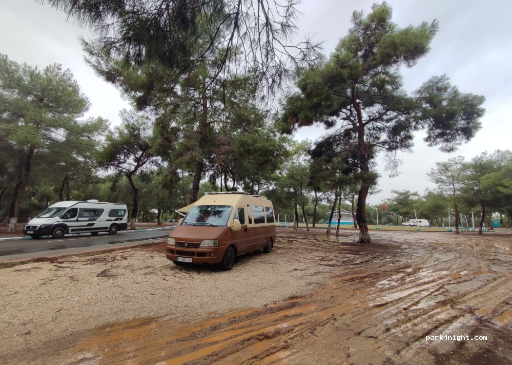 (01790) Mustafalar - Unnamed Road — foto