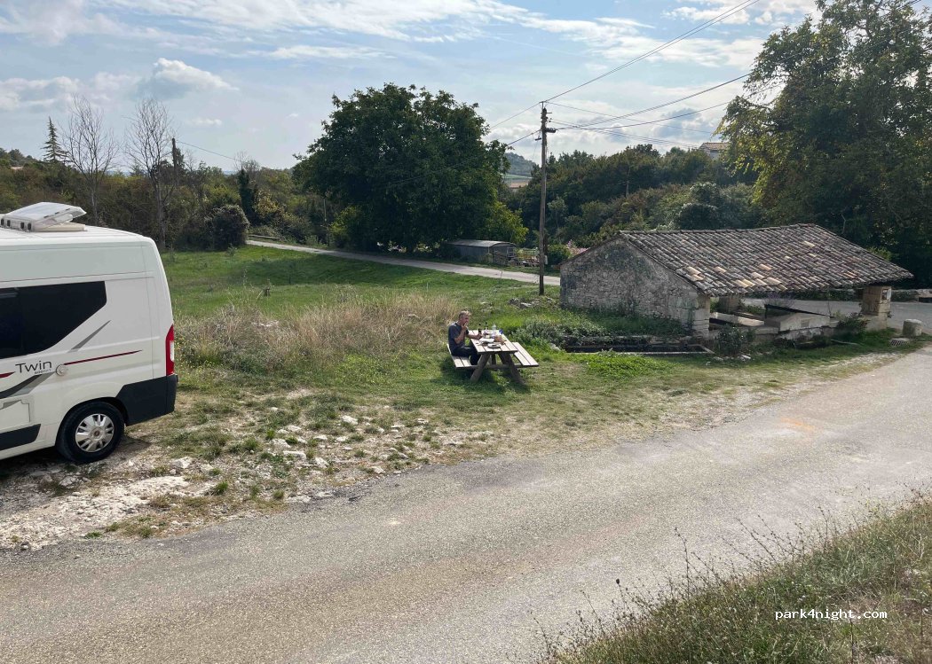 (04870) Saint-Michel-l'Observatoire - 98 Route de la Bénédicte — foto