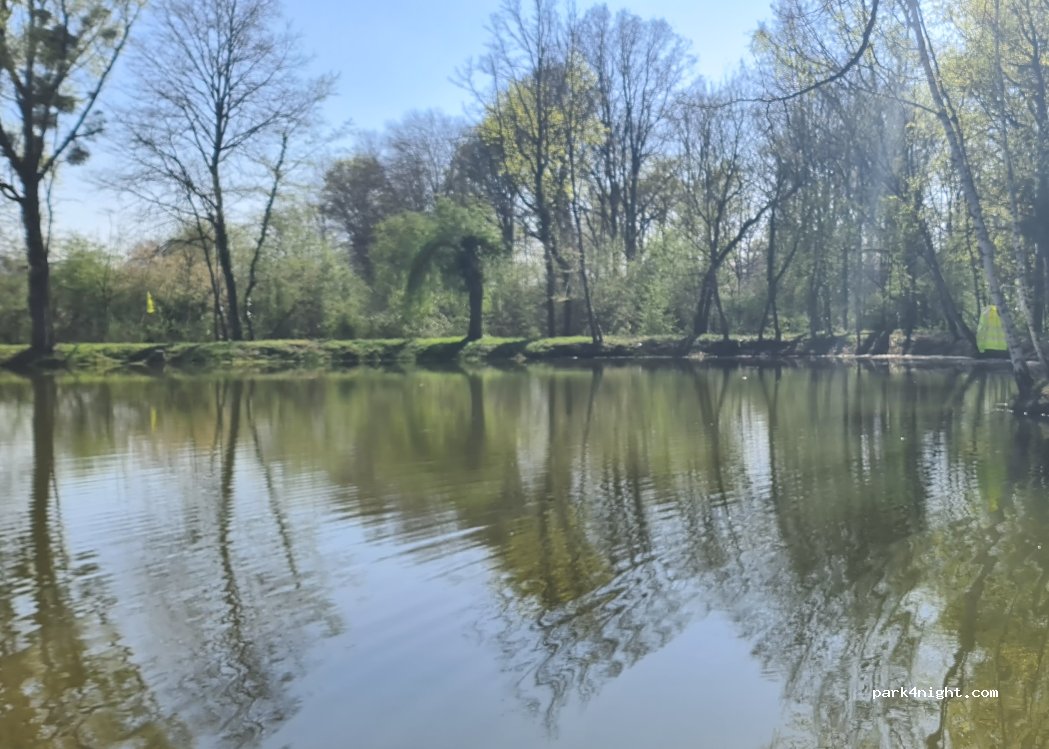 Aire camping-car le Ch'ti Étang de tuillerie dorlot — foto