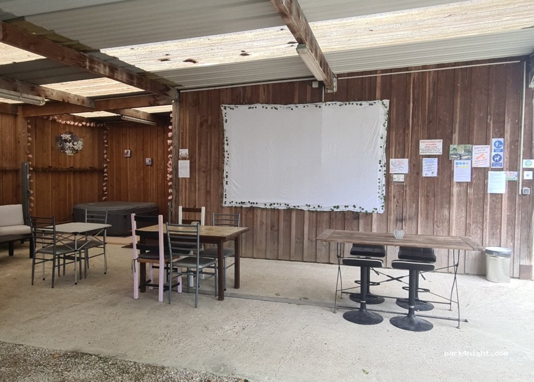 Aire camping-car le Ch'ti Étang de tuillerie dorlot — foto 3