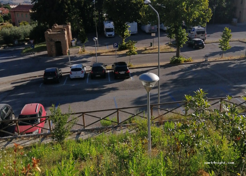 Area Attrezzata Camper Recanati — foto 3