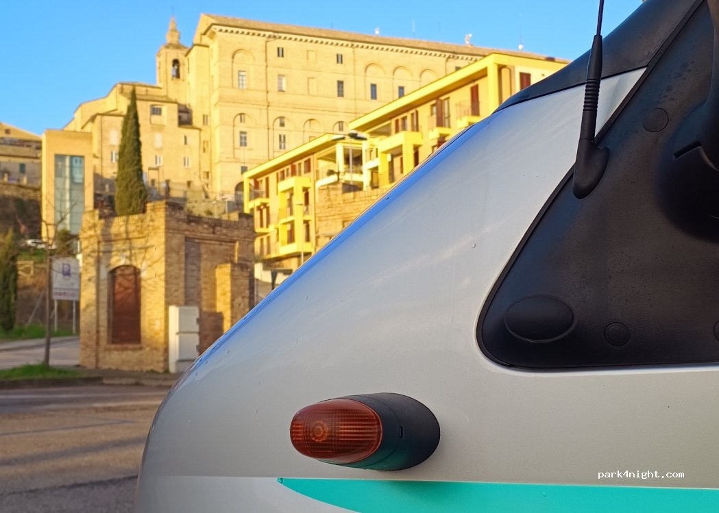 Area Attrezzata Camper Recanati — foto 4