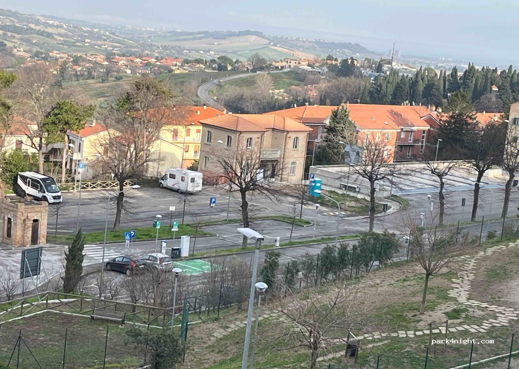 Area Attrezzata Camper Recanati — foto 5