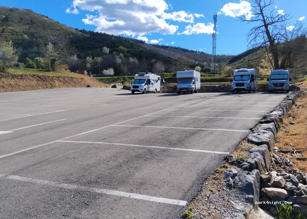 (24413) Molinaseca - 3 Plaza Santo Cristo — foto