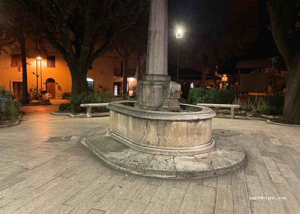 (58014) Saturnia - 12a Piazza Vittorio Veneto — foto