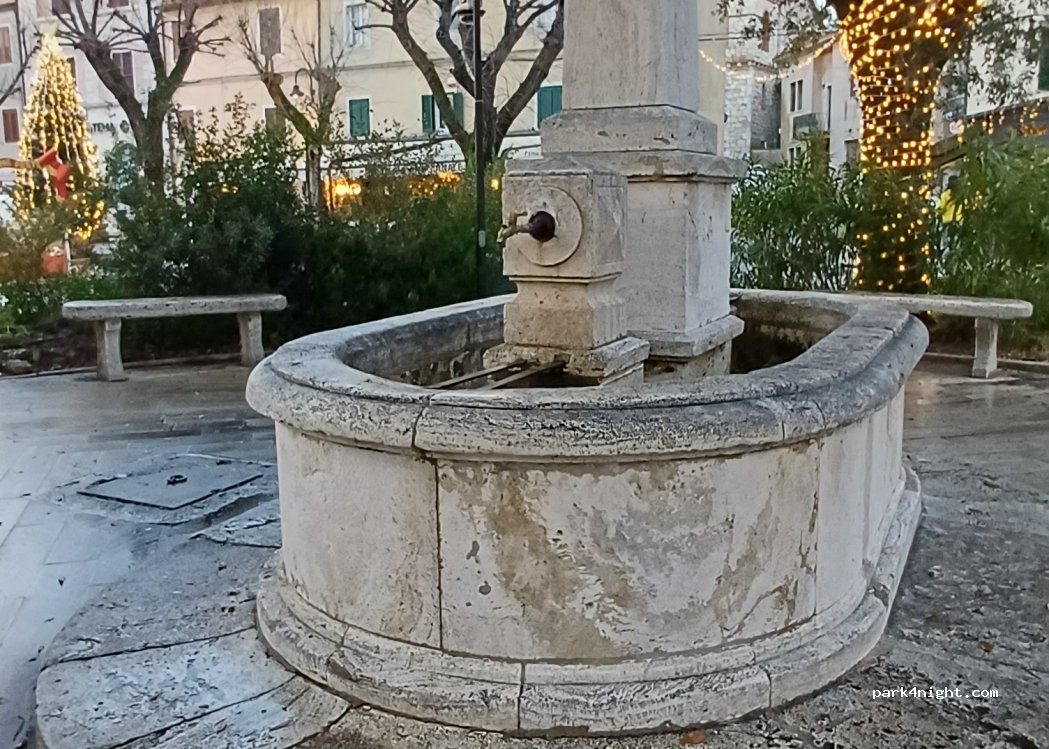 (58014) Saturnia - 12a Piazza Vittorio Veneto — foto 3