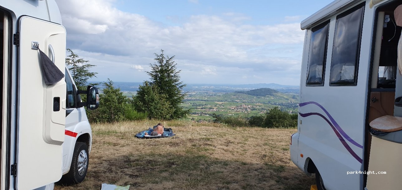 (69430) Lantignié - Unnamed Road — foto 3