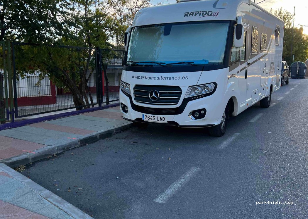 (18260) Íllora - 3 Avenida Antonio Tastet — foto