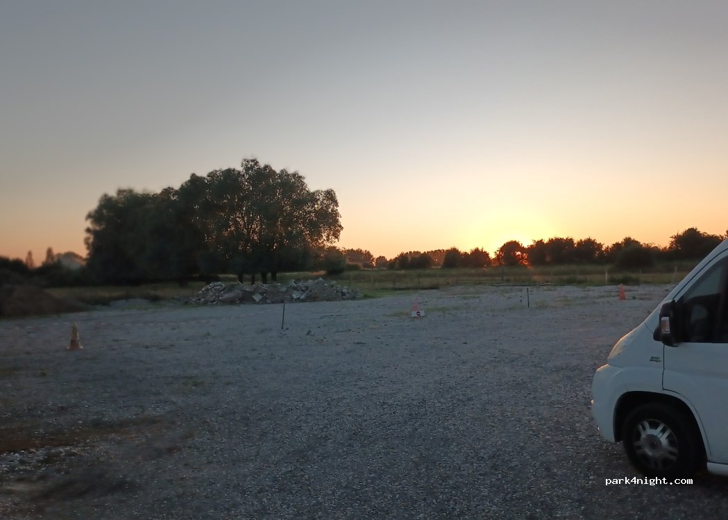Aire de stationnement camping Car — foto 3