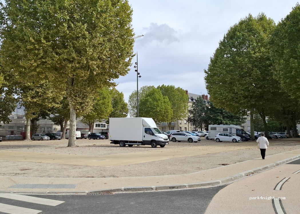 (49400) Saumur - 12 Place Marc Leclerc — foto 3