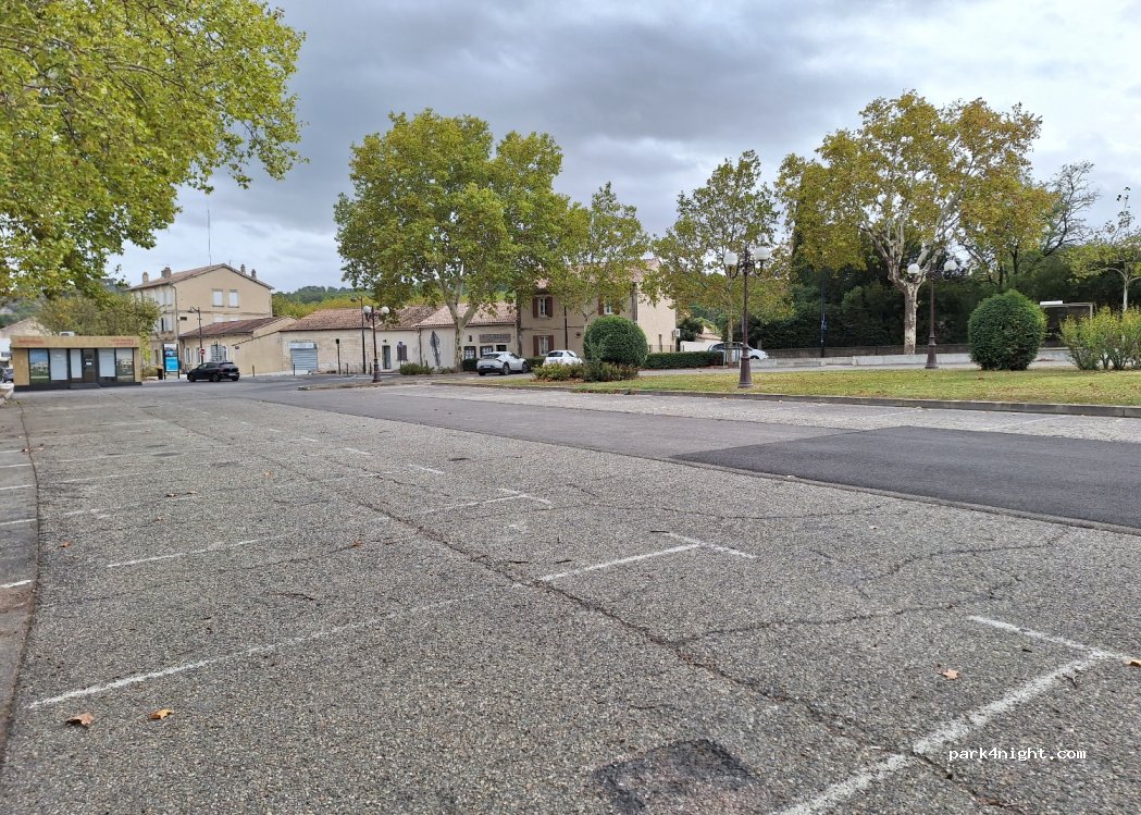 (13103) Saint-Étienne-du-Grès - 21 Avenue de la République — foto