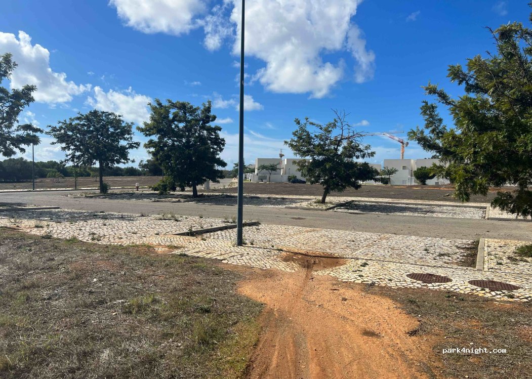 (8125) Quarteira - Unnamed Road — foto