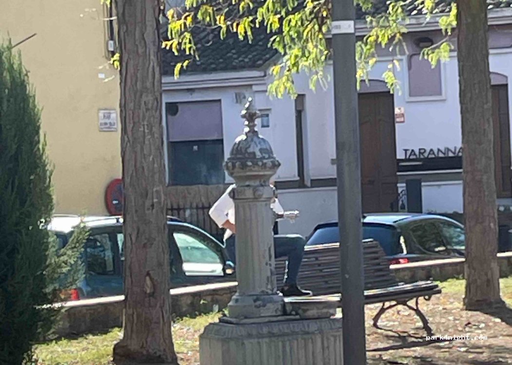 (08440) Cardedeu - 5 Plaça Ramon Macip — foto