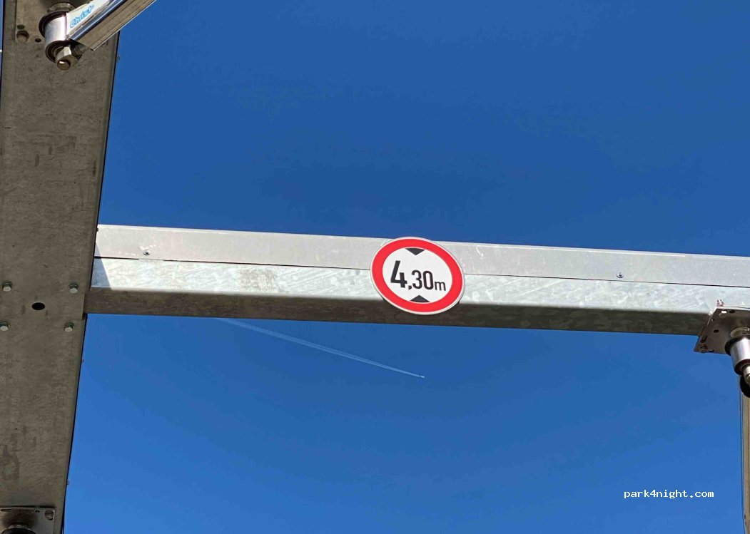 (23210) Biograd na Moru - 1 Hvarska ulica — foto 2