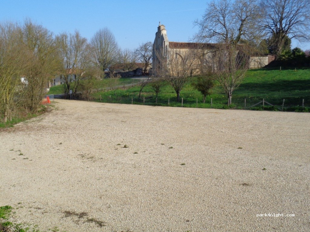 (16240) embourie - place de l'eglise — foto