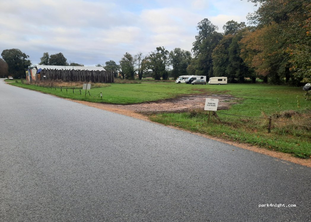(86120) Les Trois-Moutiers - 6 Route de Roiffé — foto
