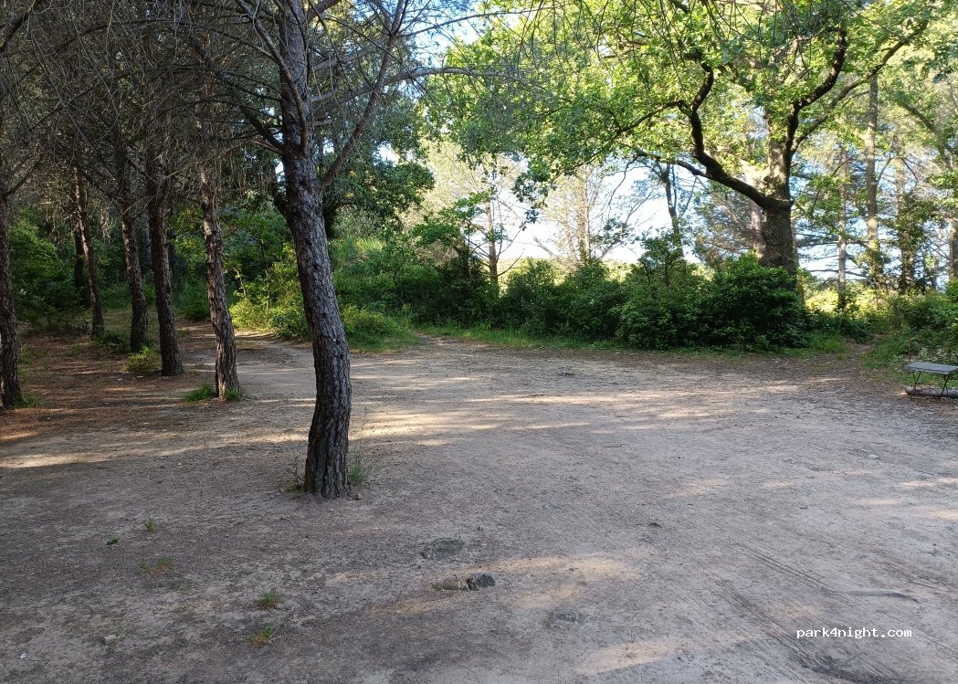 (34725) Saint-Saturnin-de-Lucian - Unnamed Road — foto 4