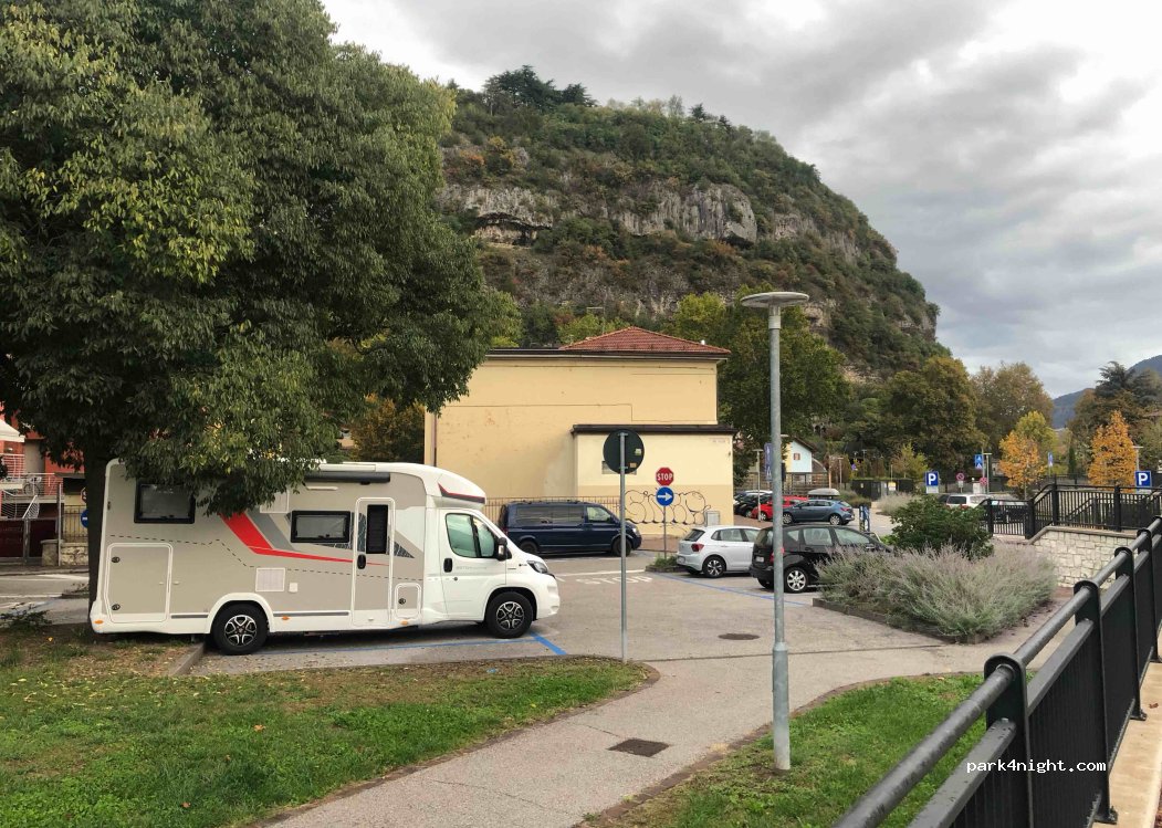 (38121) Trento - 13-9 Via Papiria — foto