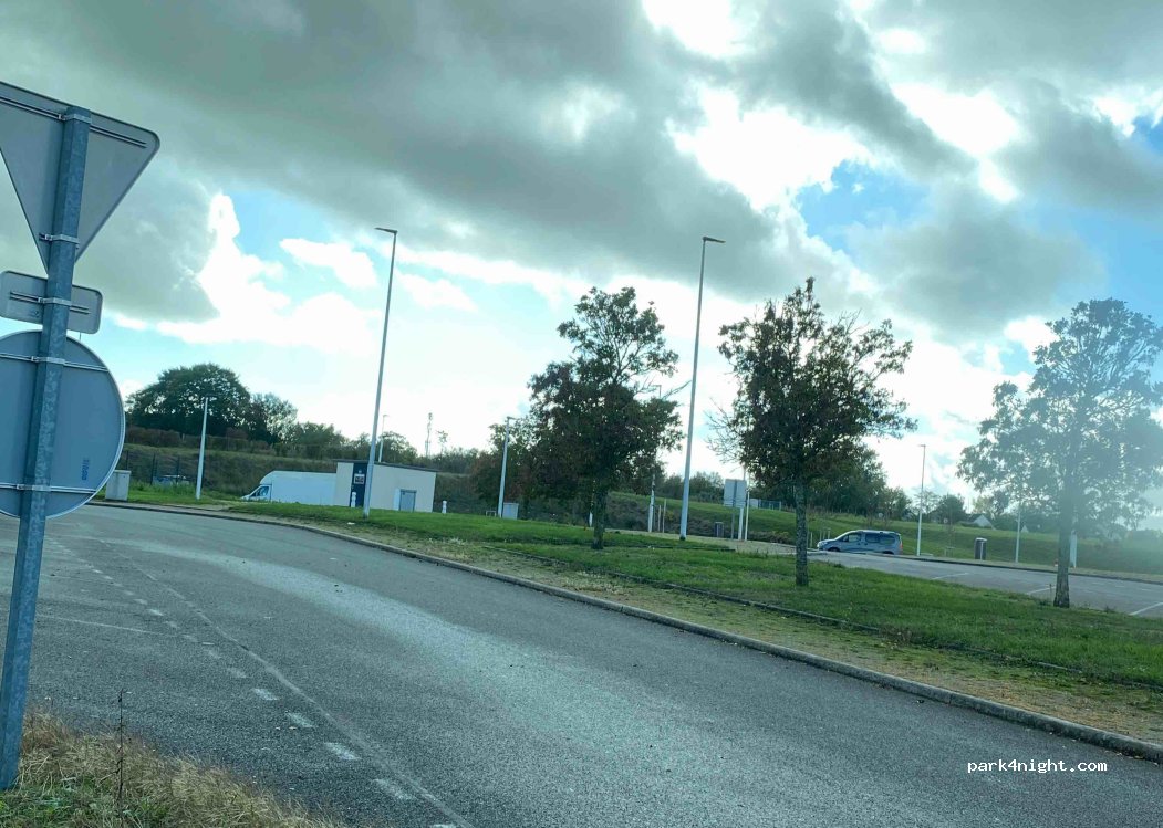 (58000) Sermoise-sur-Loire - 142 Route de Lyon — foto
