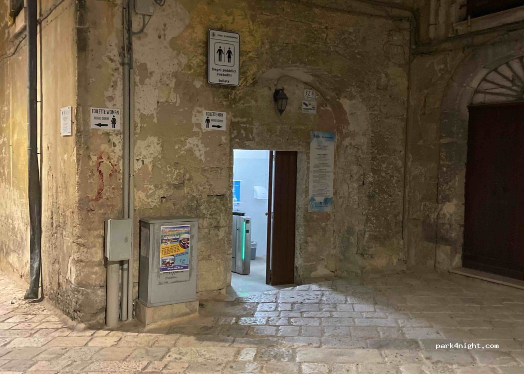 (70043) Monopoli - 32 Via San Domenico — foto