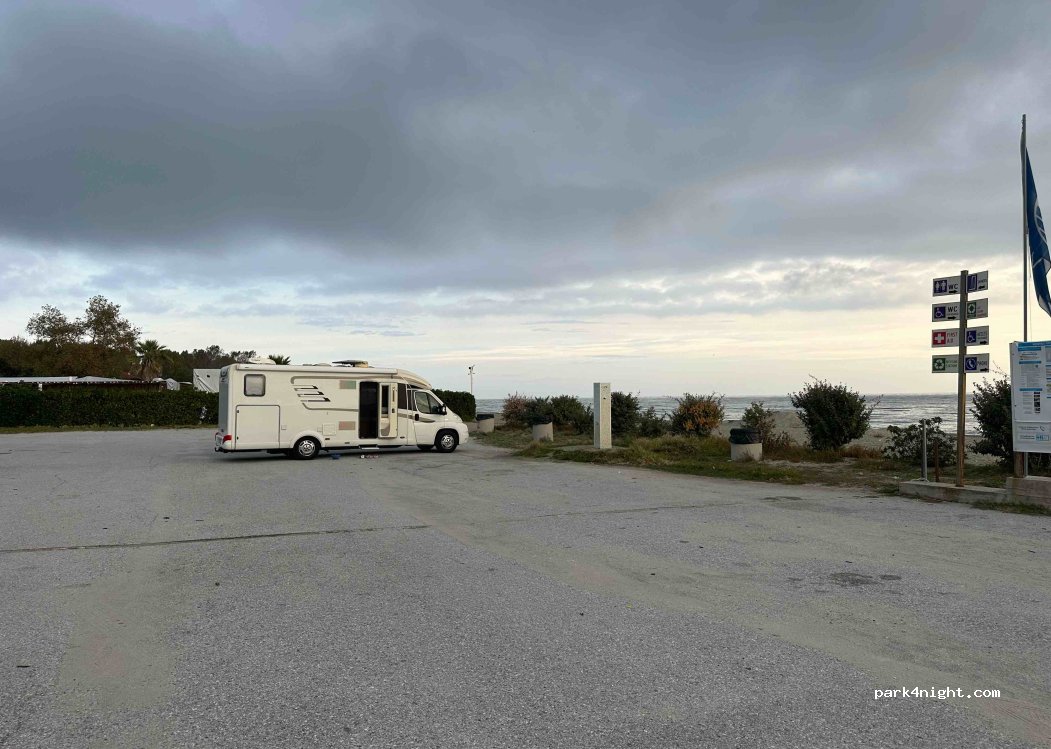 (602 00) Plaka - Unnamed Road — foto