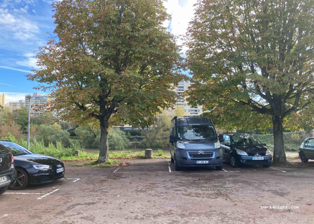 (71100) Chalon-sur-Saône - 9 Place Thévenin — foto