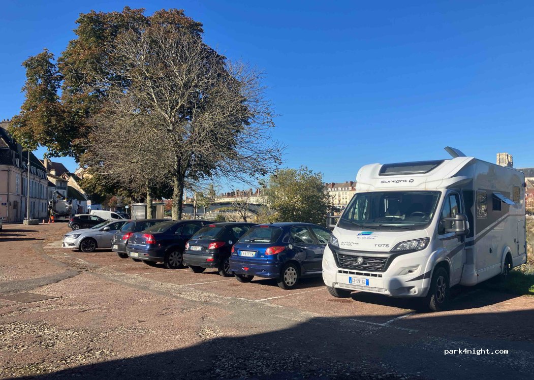 (71100) Chalon-sur-Saône - 9 Place Thévenin — foto 2