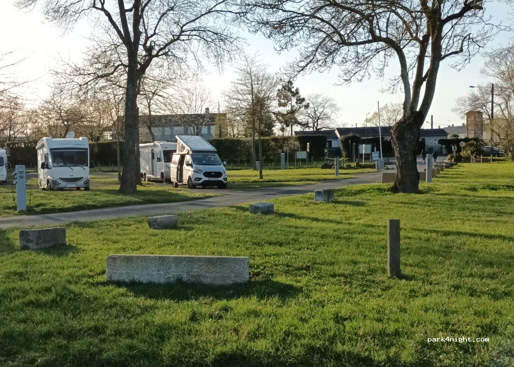 (49080) Bouchemaine - 42-50 Rue Chevrière — foto 3