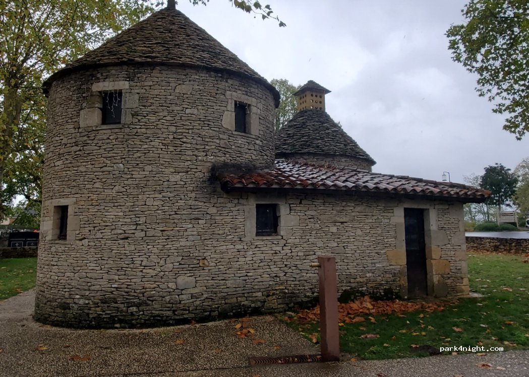 (46500) Rocamadour - 1 Place de l'Europe — foto