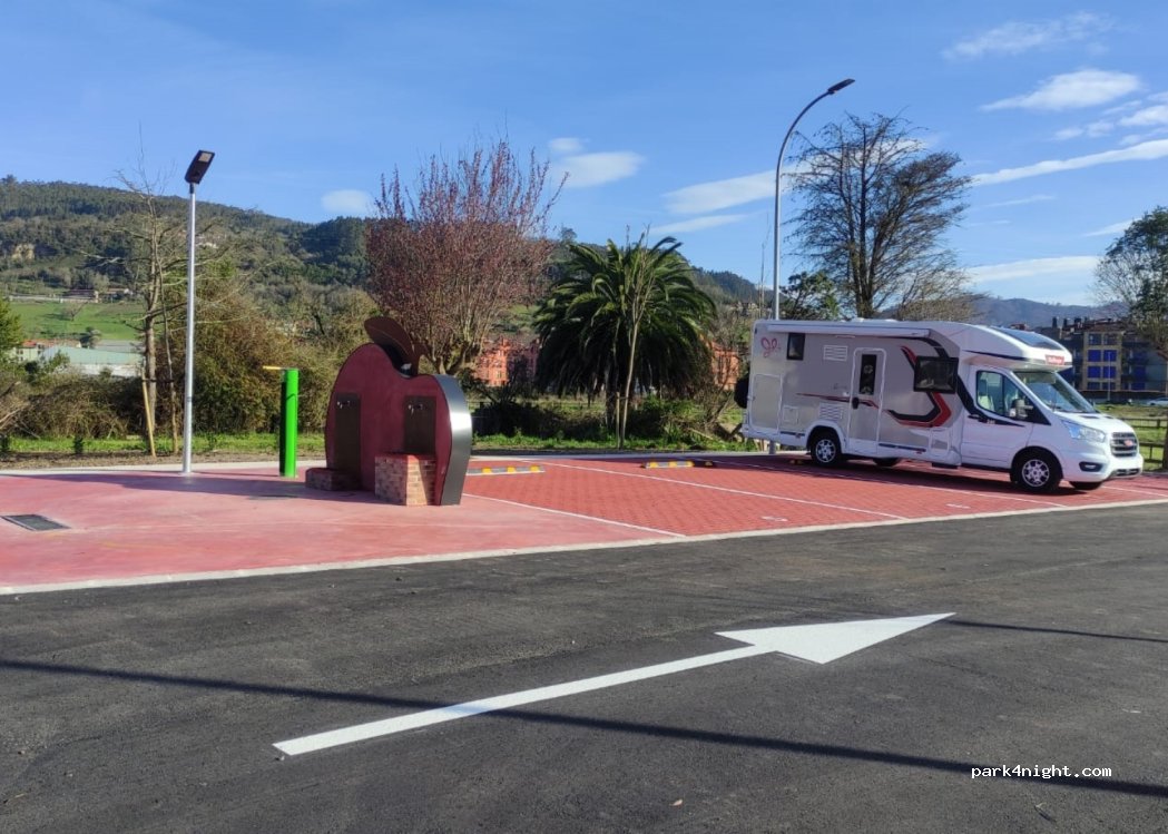 Área de aparcamiento y servicios para Autocaravanas de Villaviciosa — foto 5