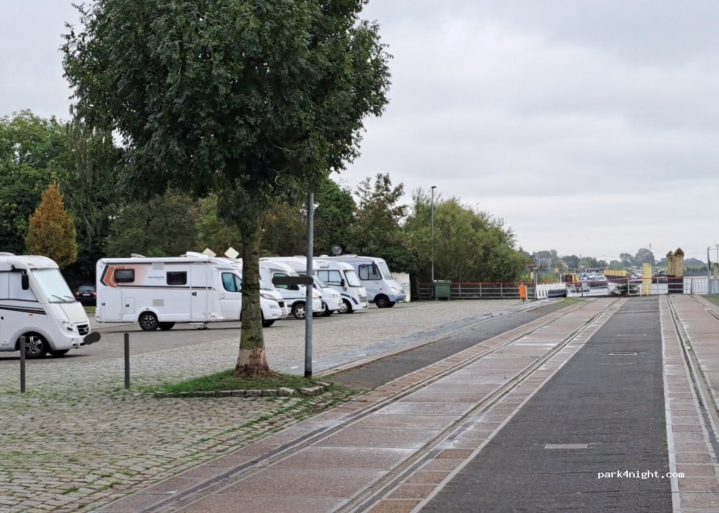 Wohnmobilstellplatz Elsflether Hafen — foto