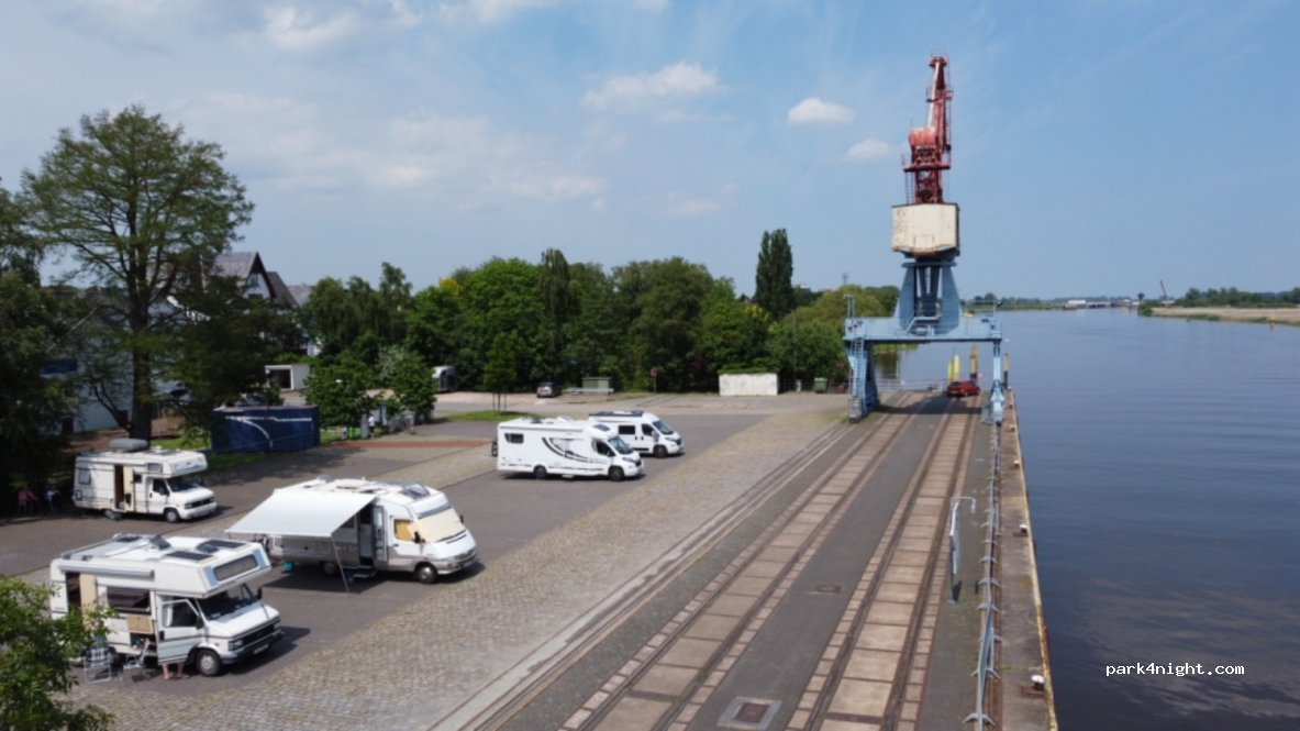 Wohnmobilstellplatz Elsflether Hafen — foto 2