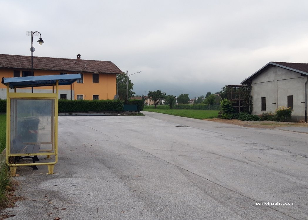 (12012) San Mauro - 14 Piazzale don Antonio Dutto — foto