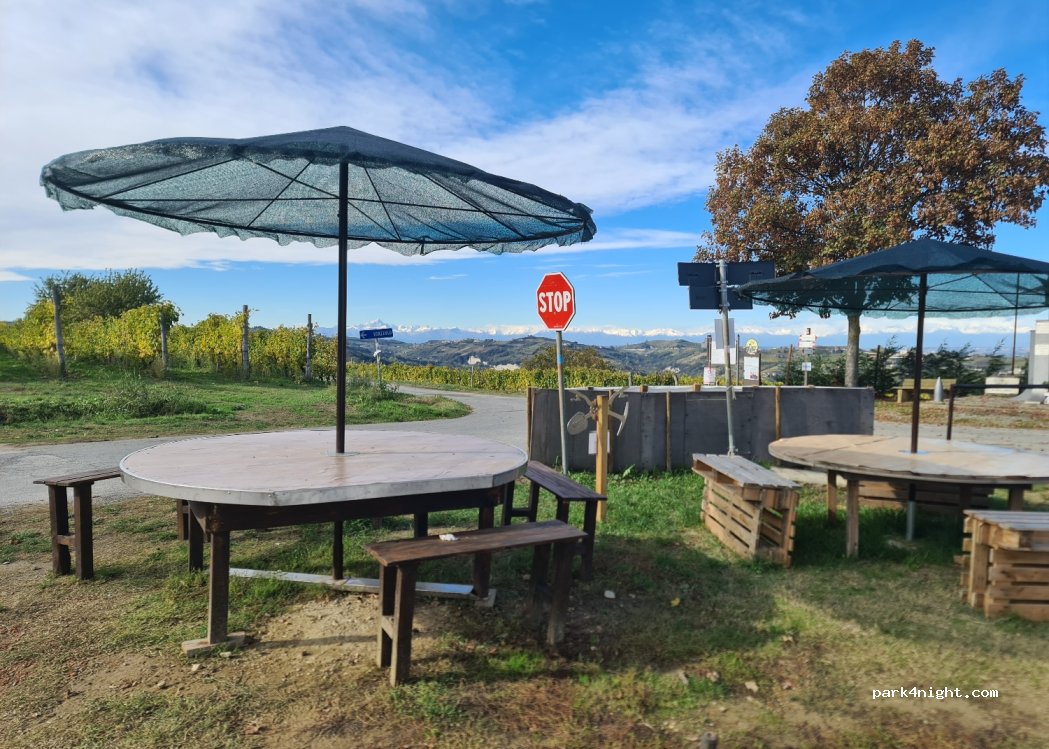 (12058) Santo Stefano Belbo - 73 Strada Rocchea — foto