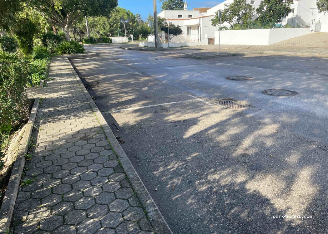 (8600) Bensafrim - 2 Bairro da Zona-Verde — foto