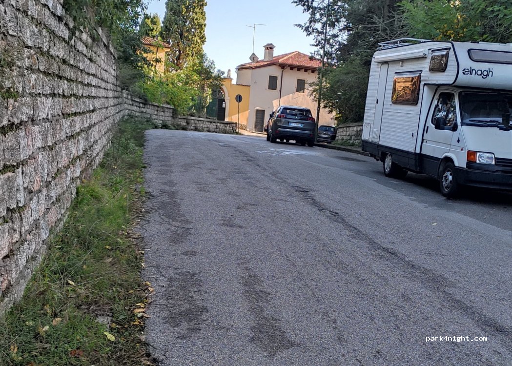 (37142) Verona - 32 Via Castellana — foto
