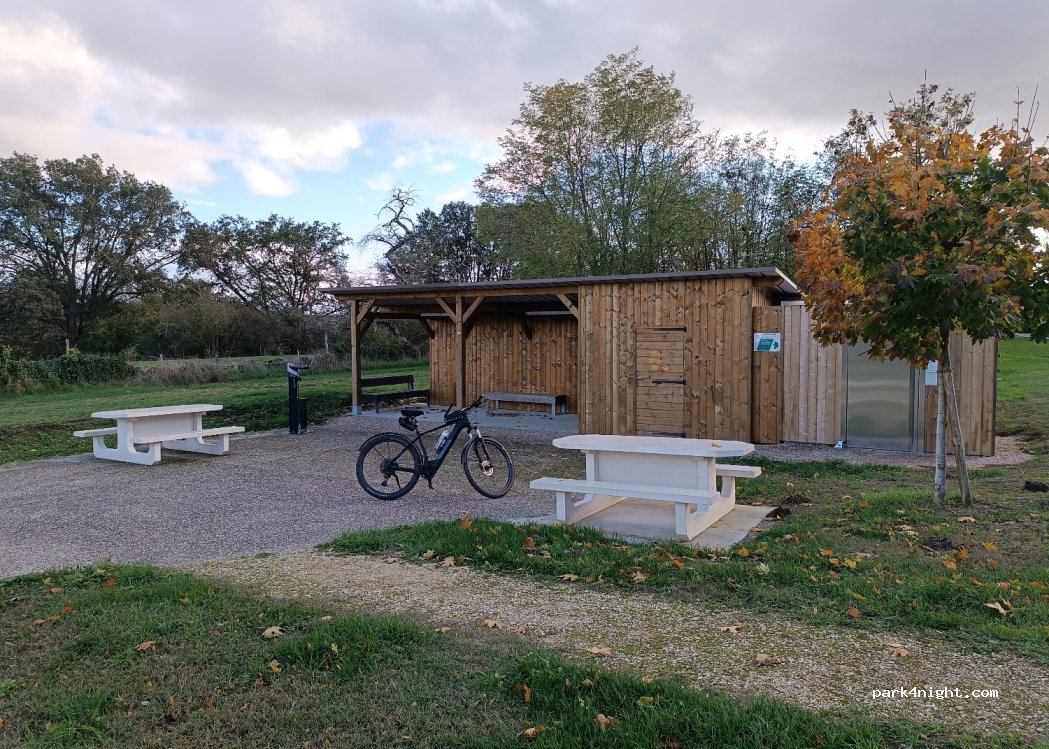 (18360) Épineuil-le-Fleuriel - 22 La Queugne — foto