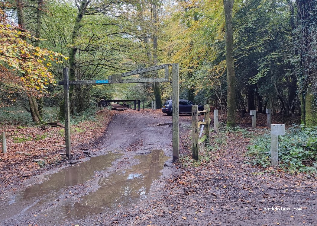 (KT24 6ES) Leatherhead - Combe Lane — foto