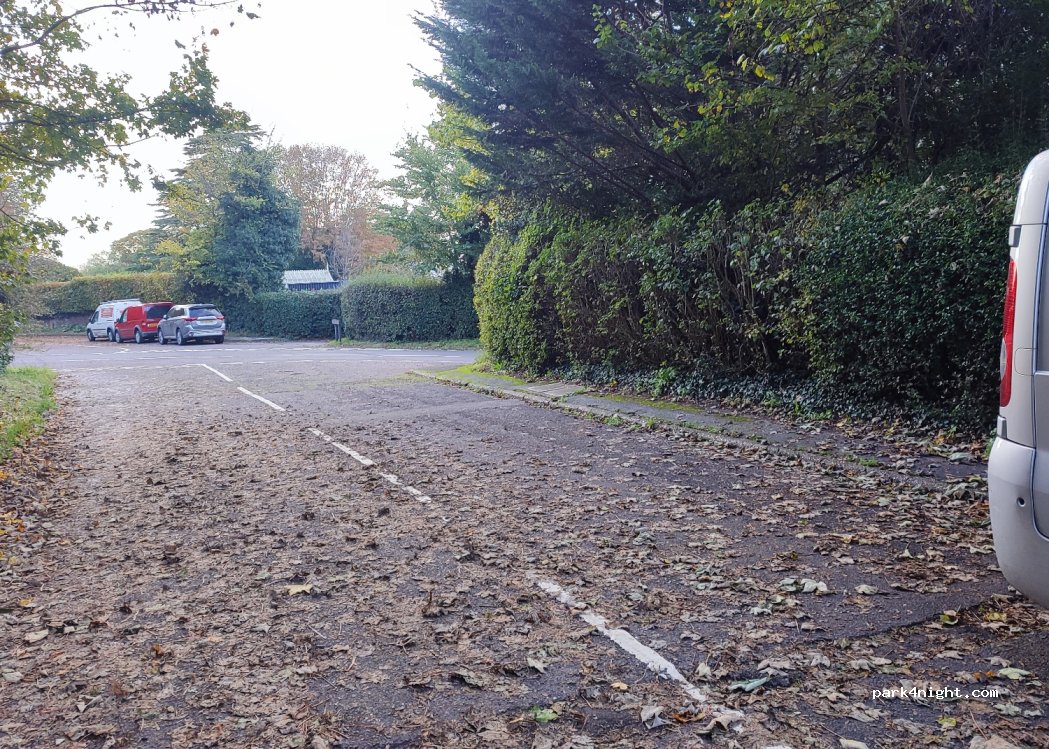 (GU4 7RZ) East Clandon - Saint Thomas's Drive — foto 2