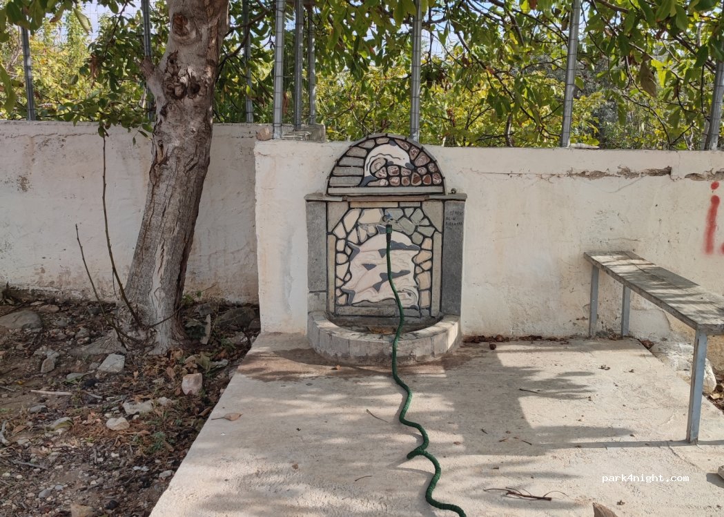 (692 00) Iasmos - Unnamed Road — foto
