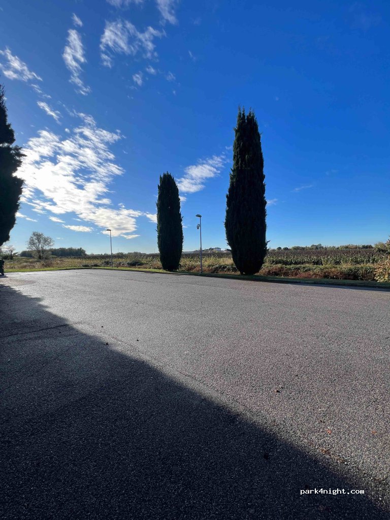 (33050) Udine - Via della Pace — foto