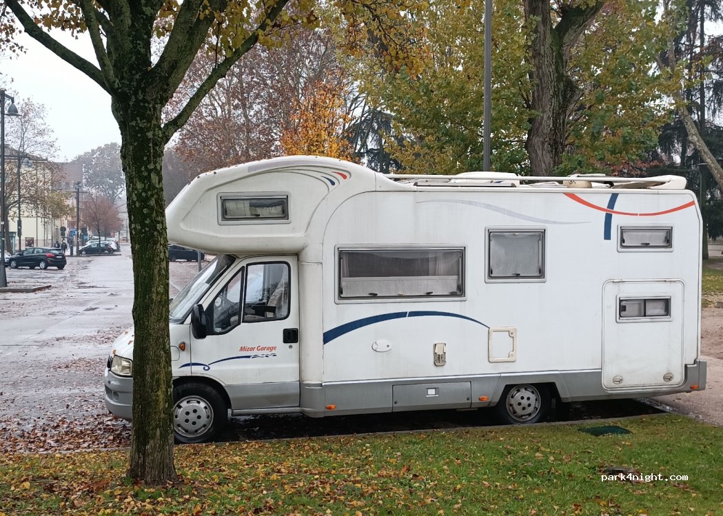 (46100) Mantova - 36 Piazza Virgiliana — foto