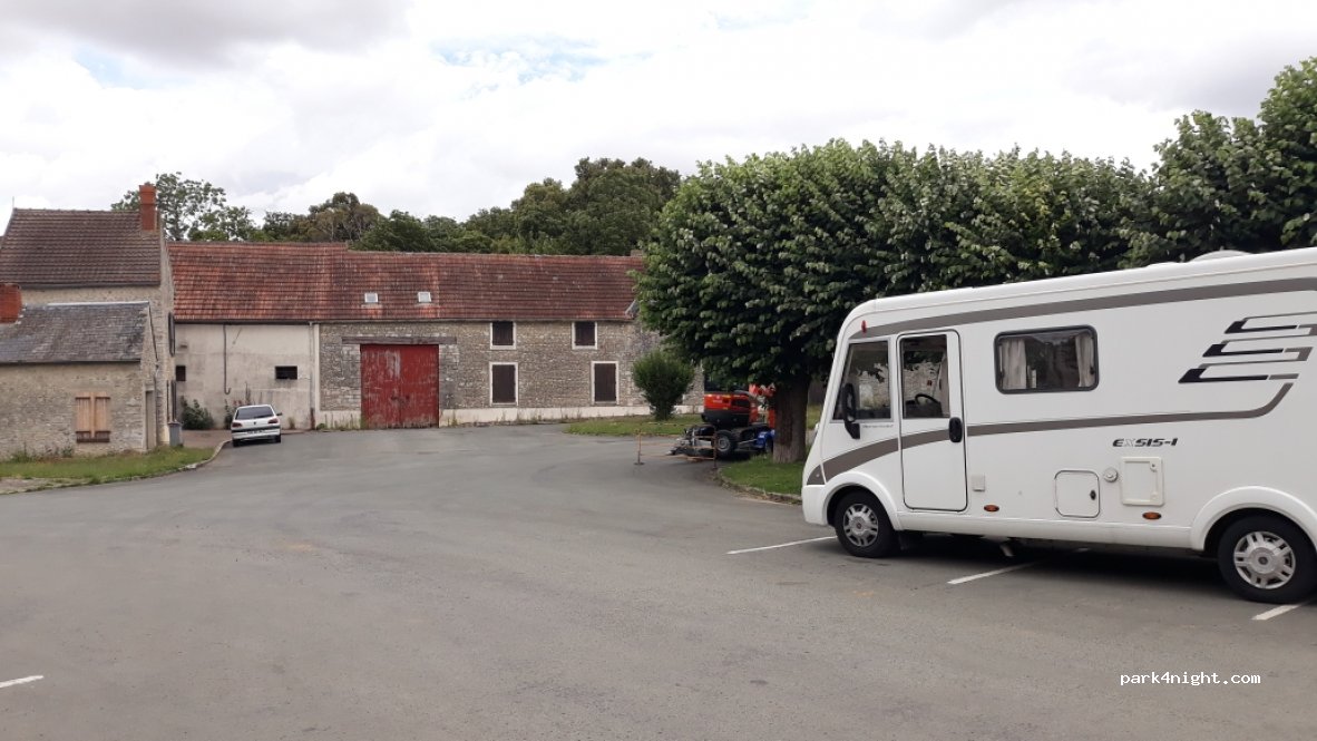 (91930) Monnerville - 11 Place de la Bouverie — foto 2