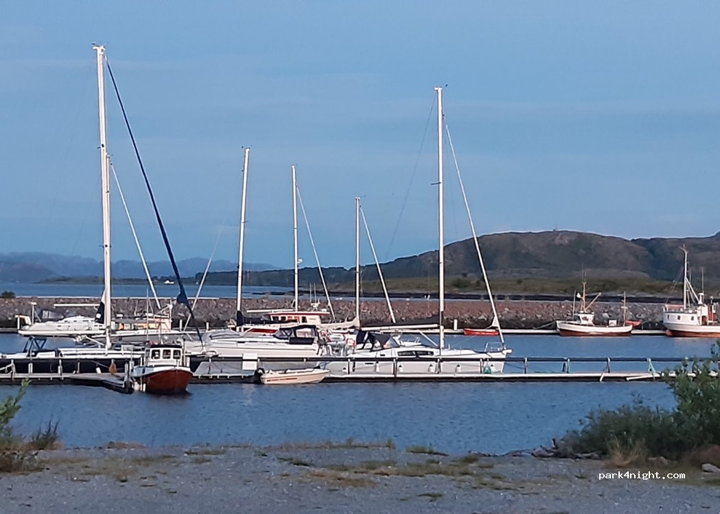 Bobil Parkering Stokkøy Marina — foto 3