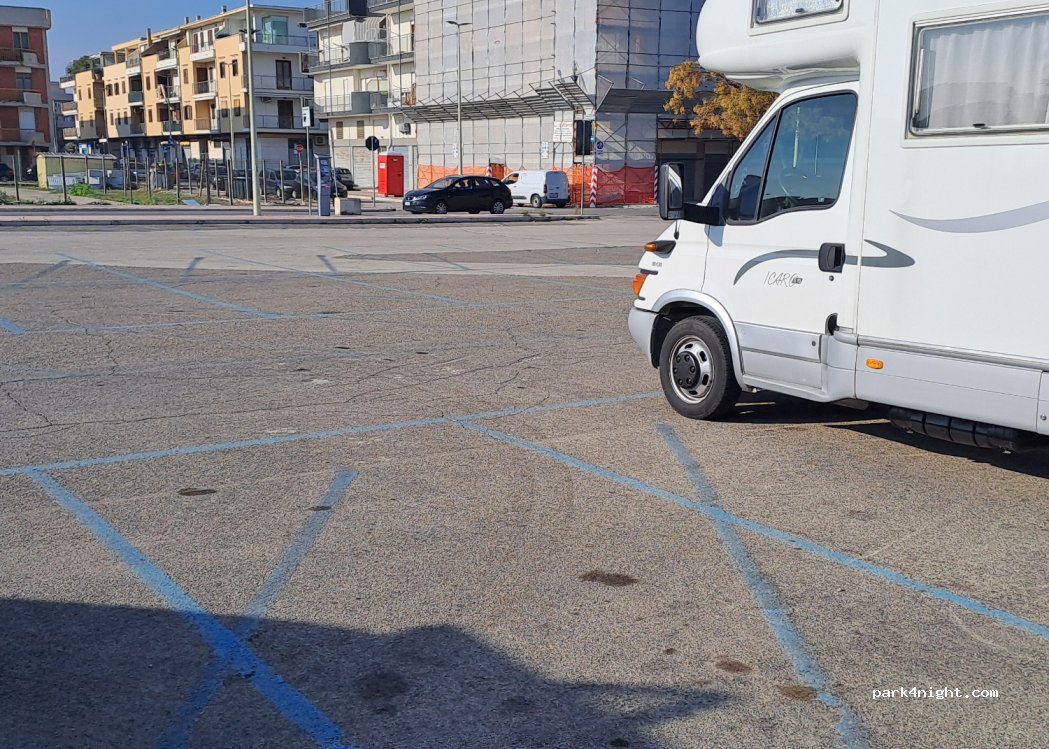 (76016) Margherita di Savoia - 112 Via Vittorio Veneto — foto 2