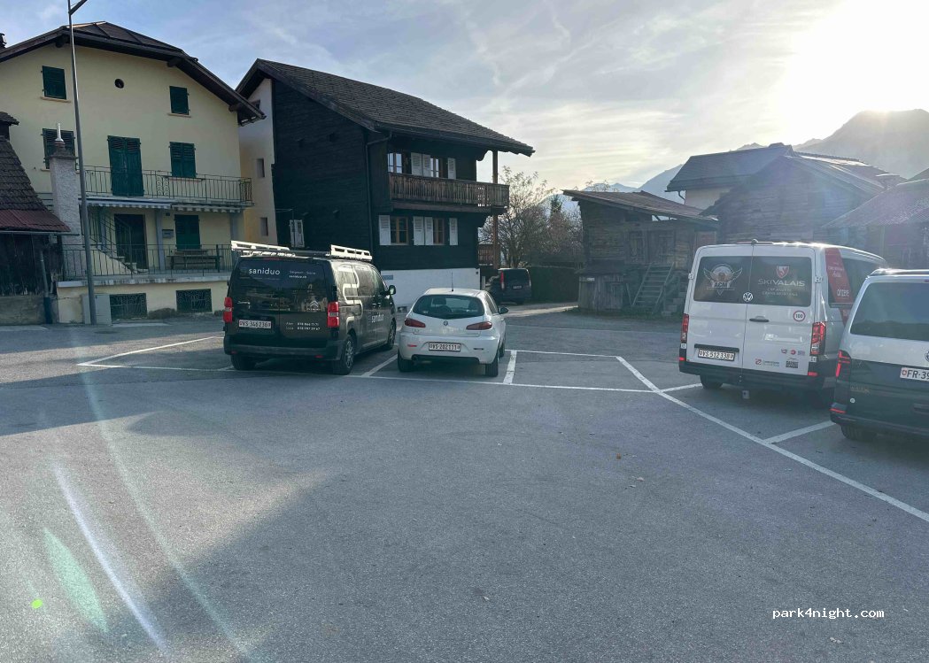 (3974) Crans-Montana - 3 Ruelle Saint-Charles — foto